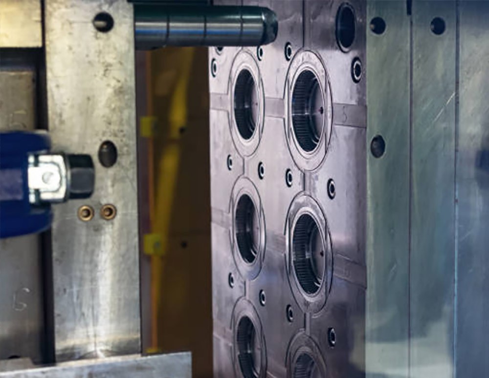 Plastic-Injection-Molders-turning-to-Ultrasonics